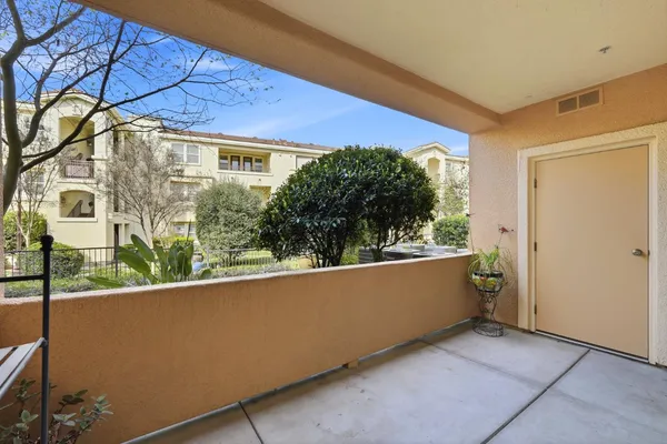 $315,000 | 1501 Secret Ravine Parkway, Unit 1613, Roseville, CA 95661