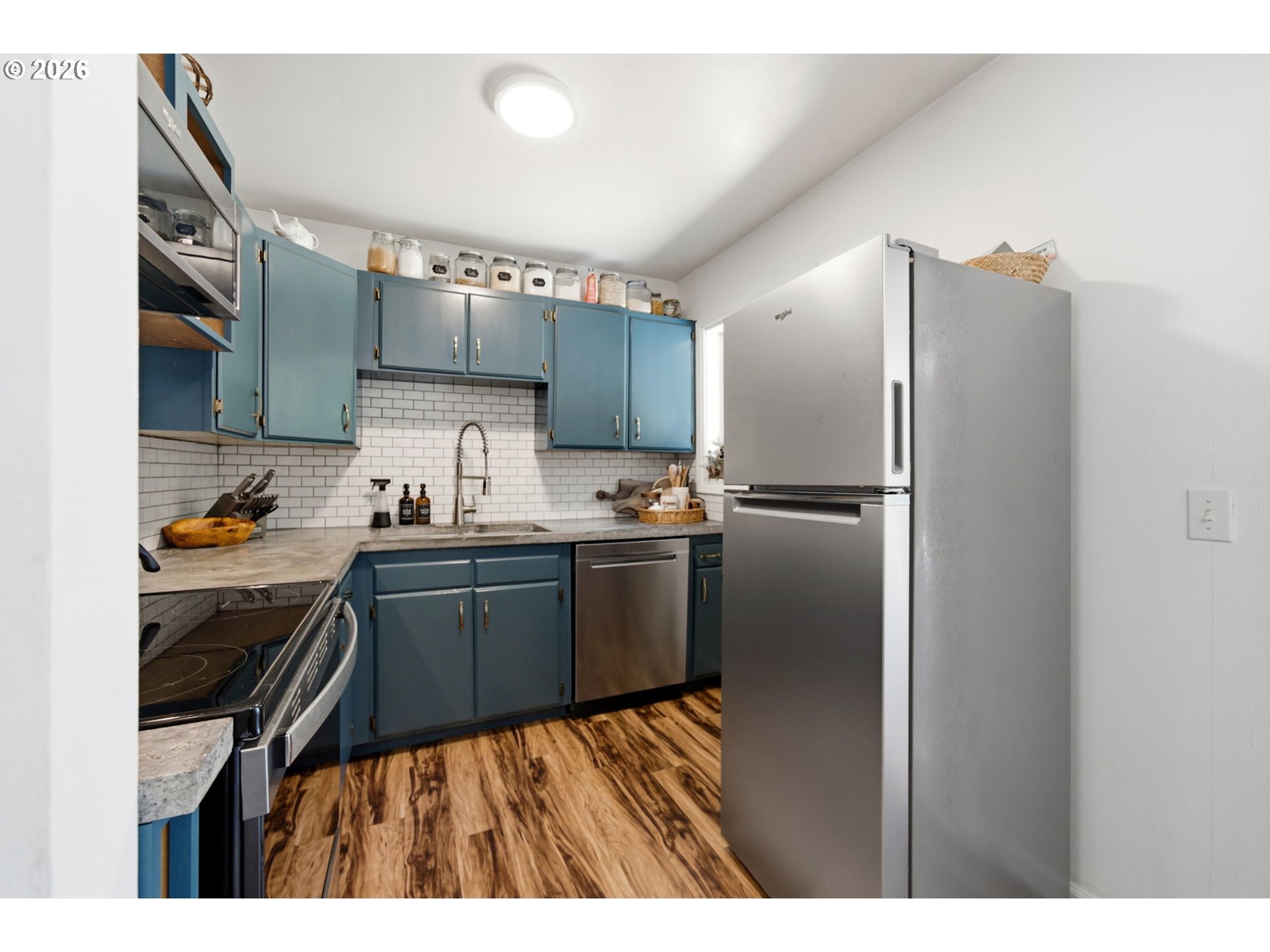11555 Southwest 11th Street Beaverton, OR 97005 - Photo 11 of 38