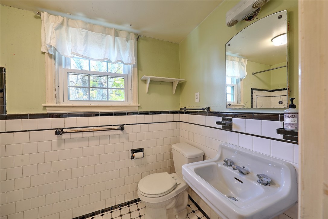 115 Merritt Road East Providence, RI 02915 - Photo 26 of 39