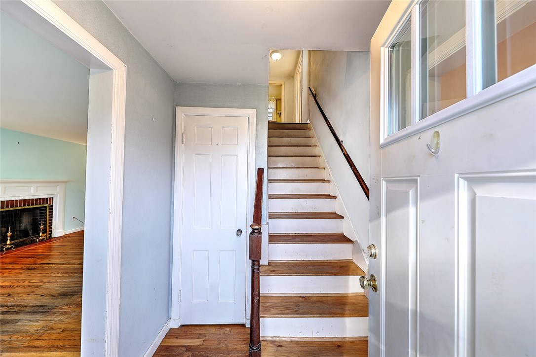 115 Merritt Road East Providence, RI 02915 - Photo 3 of 39
