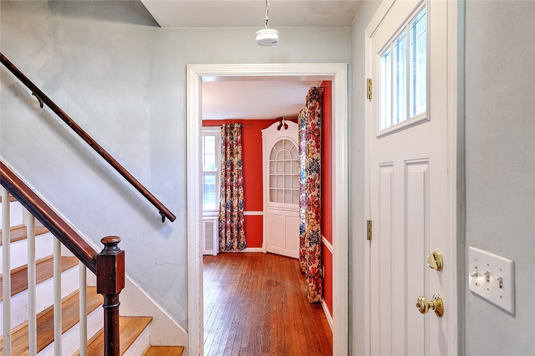 115 Merritt Road East Providence, RI 02915 - Photo 4 of 39