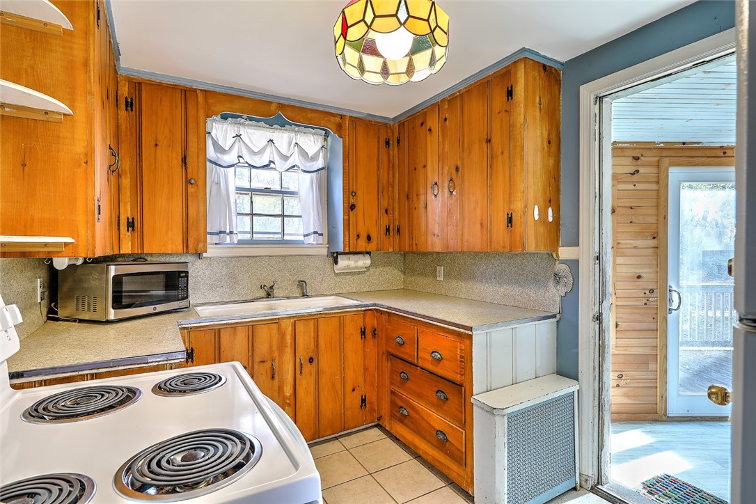 115 Merritt Road East Providence, RI 02915 - Photo 8 of 39