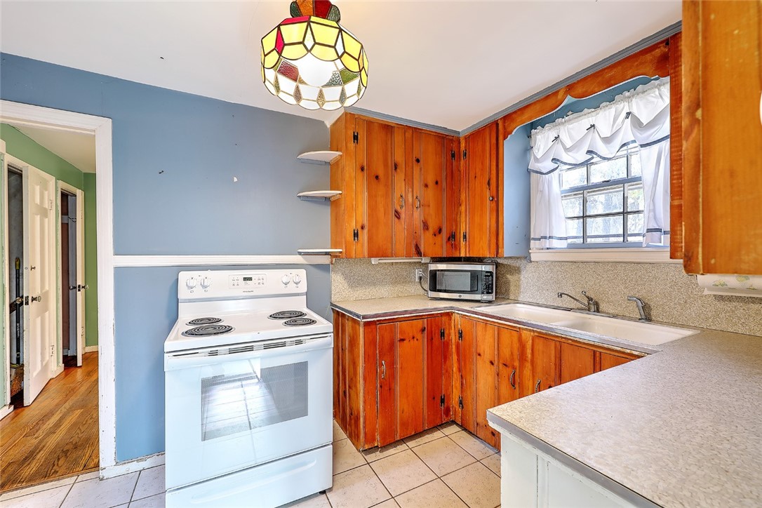 115 Merritt Road East Providence, RI 02915 - Photo 9 of 39