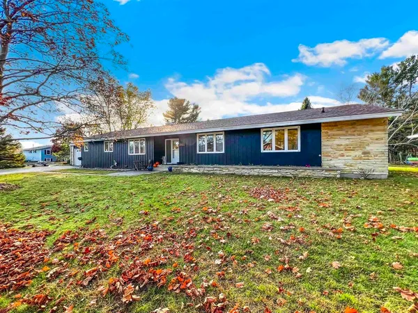 $299,900 | 960 Shing Wa Uk Drive, Marinette, WI 54143