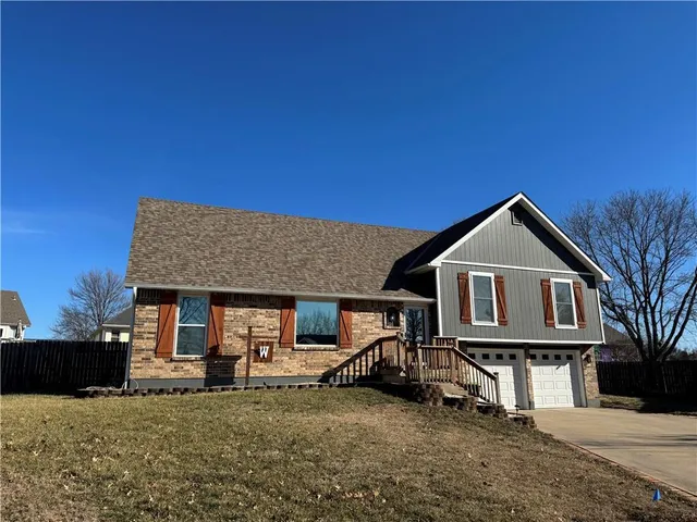 $365,000 | 105 Horizon Avenue, Harrisonville, MO 64701