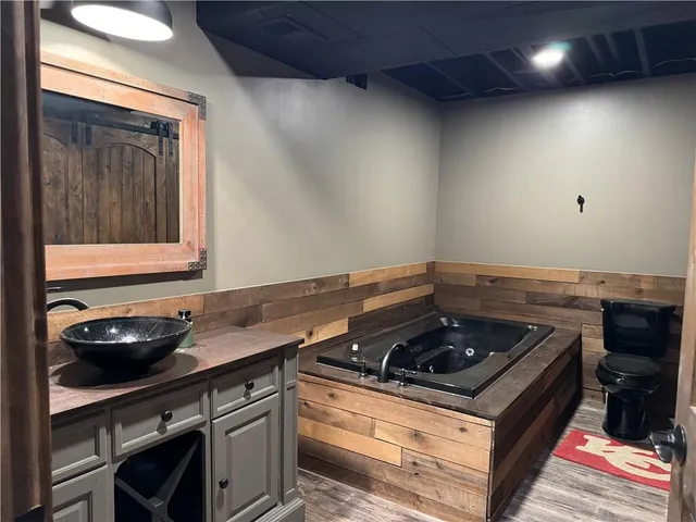 $365,000 | 105 Horizon Avenue, Harrisonville, MO 64701