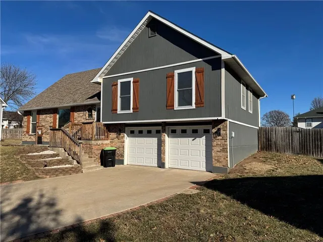 $365,000 | 105 Horizon Avenue, Harrisonville, MO 64701