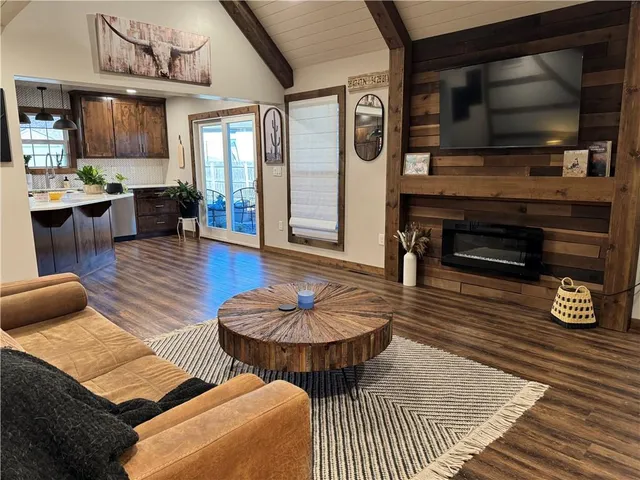 $365,000 | 105 Horizon Avenue, Harrisonville, MO 64701