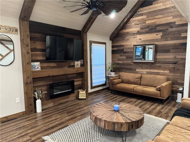 $365,000 | 105 Horizon Avenue, Harrisonville, MO 64701