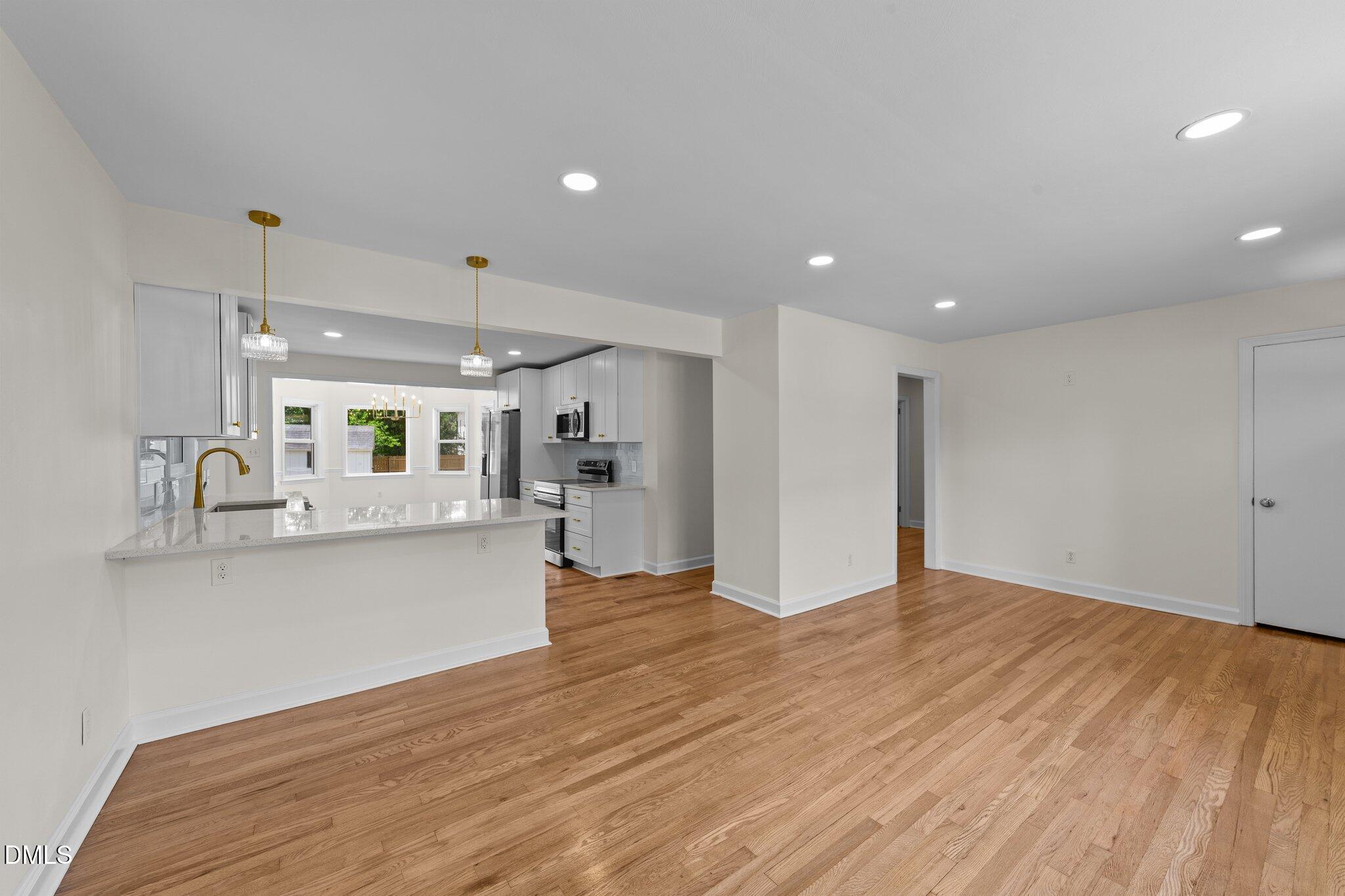 314 Wrenn Street Apex, NC 27502 - Photo 5 of 23 22-print-23-web-or-mls-VB4A7053