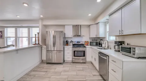 $675,000 | 14 North Vassar Square, Ventnor City, NJ 08406