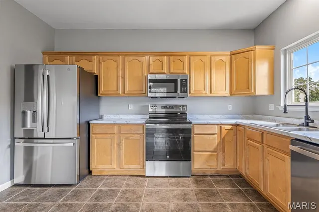 $149,900 | 489 Shade Tree Lane, Farmington, MO 63640