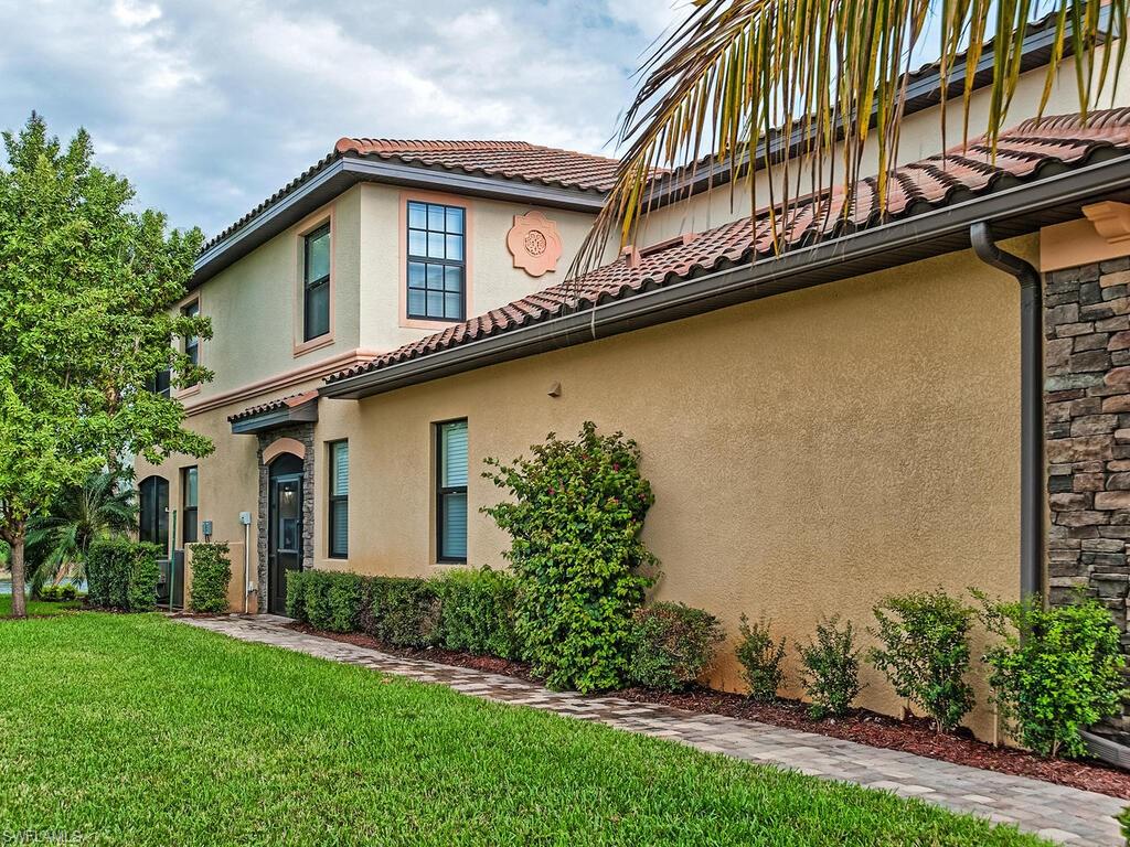 9115 Napoli Court, Unit 101 Naples, FL 34113 - Photo 3 of 49 a front view of a house with garden