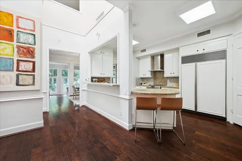 $995,000 | 5 Pine Briar Circle, Houston, TX 77056