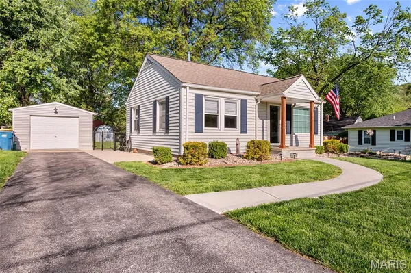 $239,700 | 211 Circle Drive, Edwardsville, IL 62025