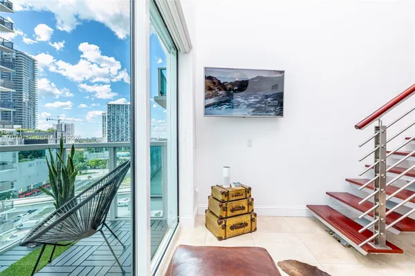 $3,400 | 41 Southeast 5th Street, Unit 706, Miami, FL 33131