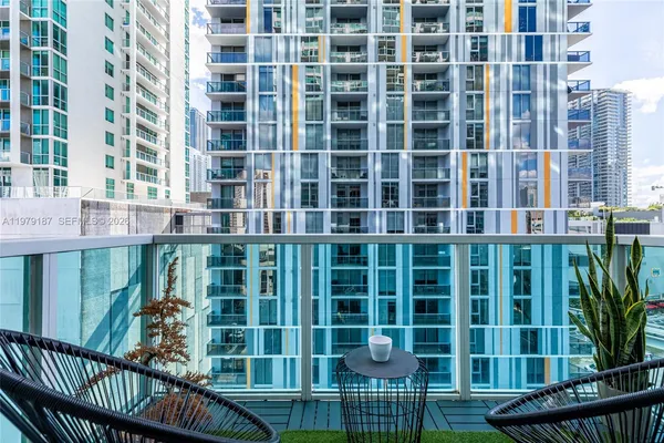 $3,400 | 41 Southeast 5th Street, Unit 706, Miami, FL 33131