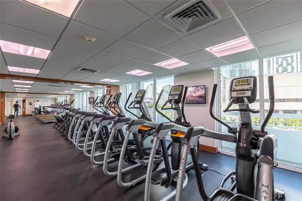 $3,400 | 41 Southeast 5th Street, Unit 706, Miami, FL 33131