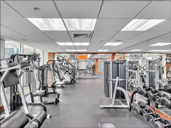 $3,400 | 41 Southeast 5th Street, Unit 706, Miami, FL 33131