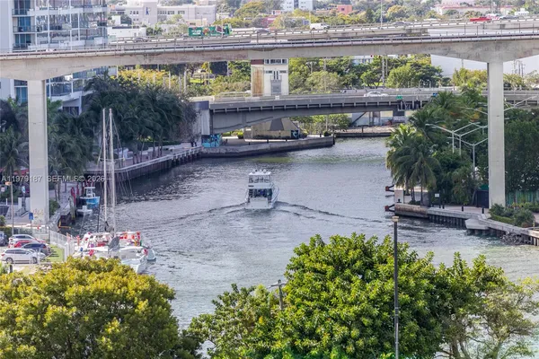 $3,400 | 41 Southeast 5th Street, Unit 706, Miami, FL 33131
