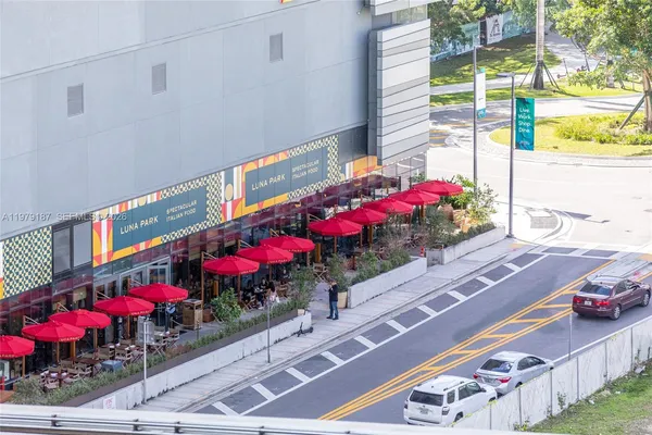 $3,400 | 41 Southeast 5th Street, Unit 706, Miami, FL 33131