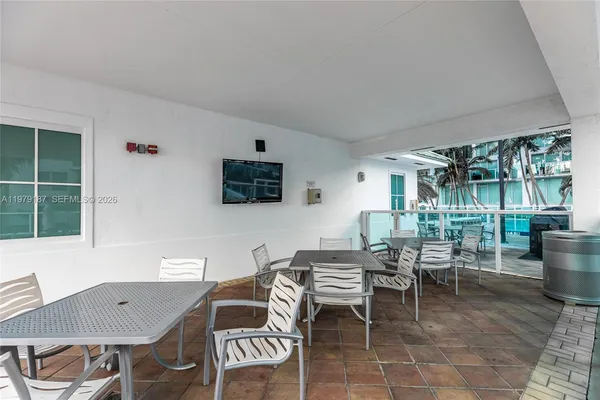 $3,400 | 41 Southeast 5th Street, Unit 706, Miami, FL 33131