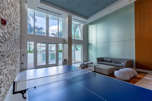 $3,400 | 41 Southeast 5th Street, Unit 706, Miami, FL 33131