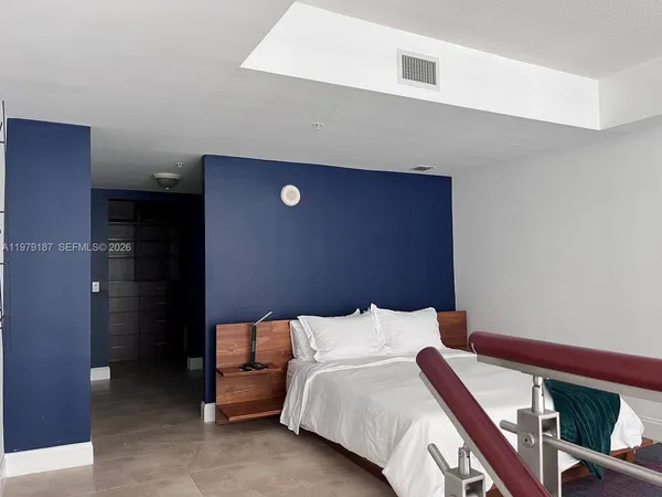 $3,400 | 41 Southeast 5th Street, Unit 706, Miami, FL 33131