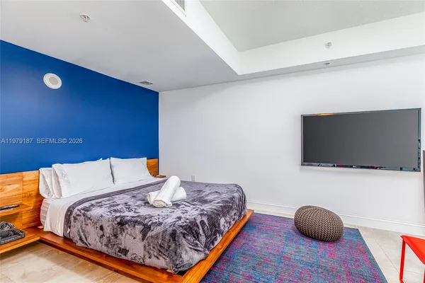 $3,400 | 41 Southeast 5th Street, Unit 706, Miami, FL 33131