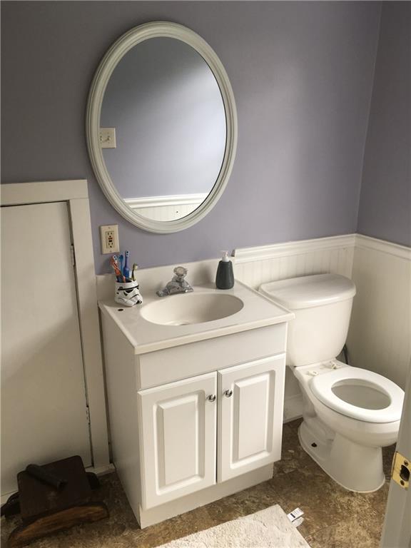 149 Shannon Road Renfrew, PA 16053 - Photo 14 of 16 Powder room