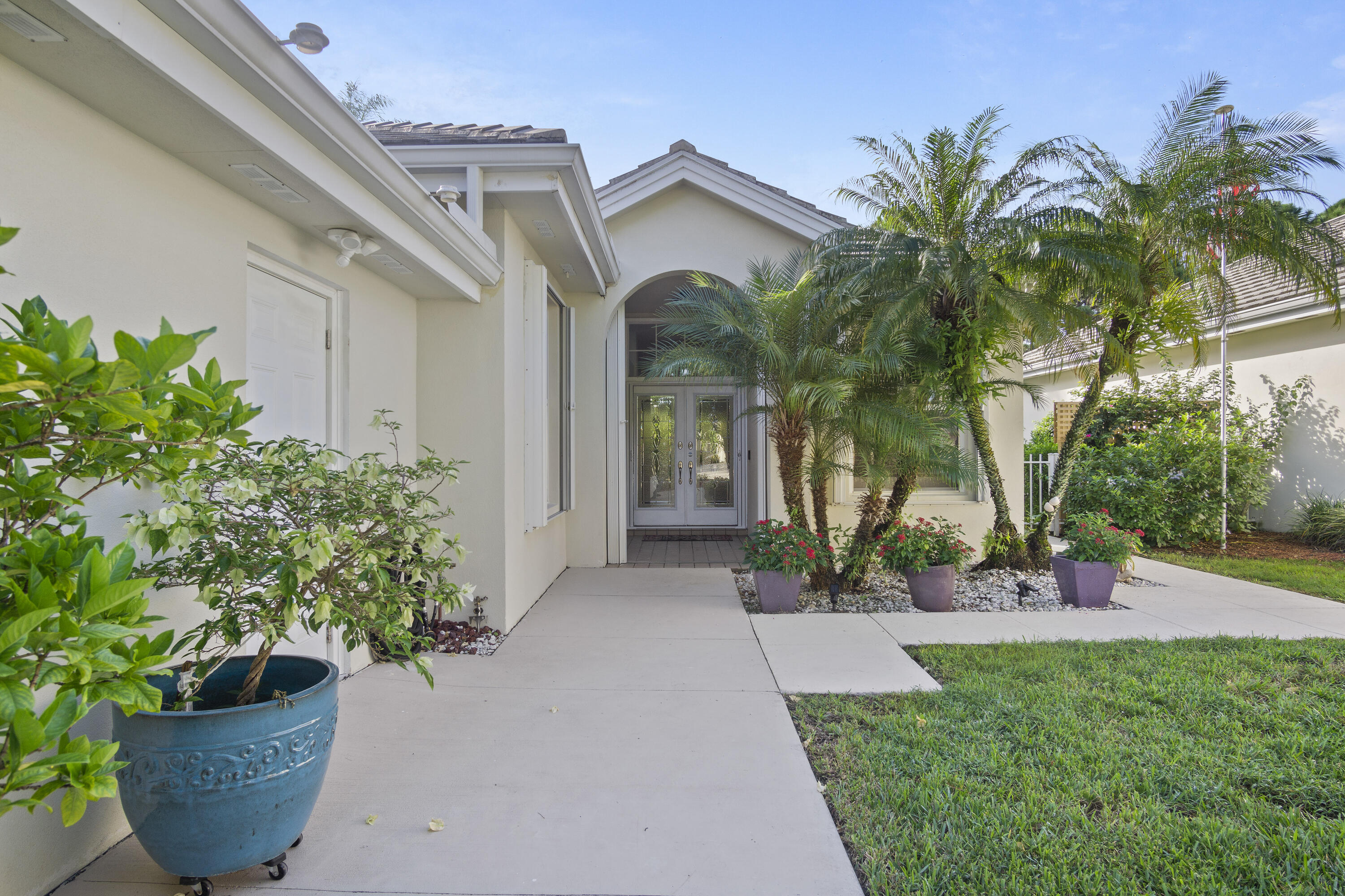 4974 Southeast Inkwood Way Hobe Sound, FL 33455 - Photo 4 of 35 1D Front of House
