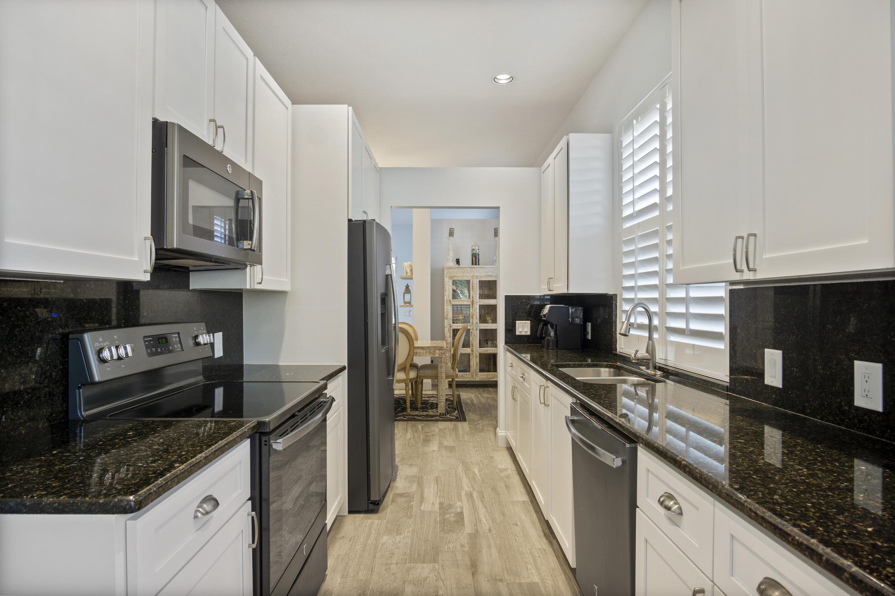 4974 Southeast Inkwood Way Hobe Sound, FL 33455 - Photo 10 of 35 5A Kitchen