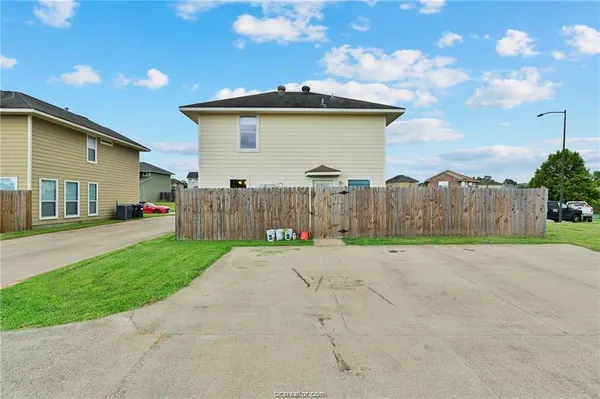 $2,200 | 4001 Southern Trace Court, College Station, TX 77845