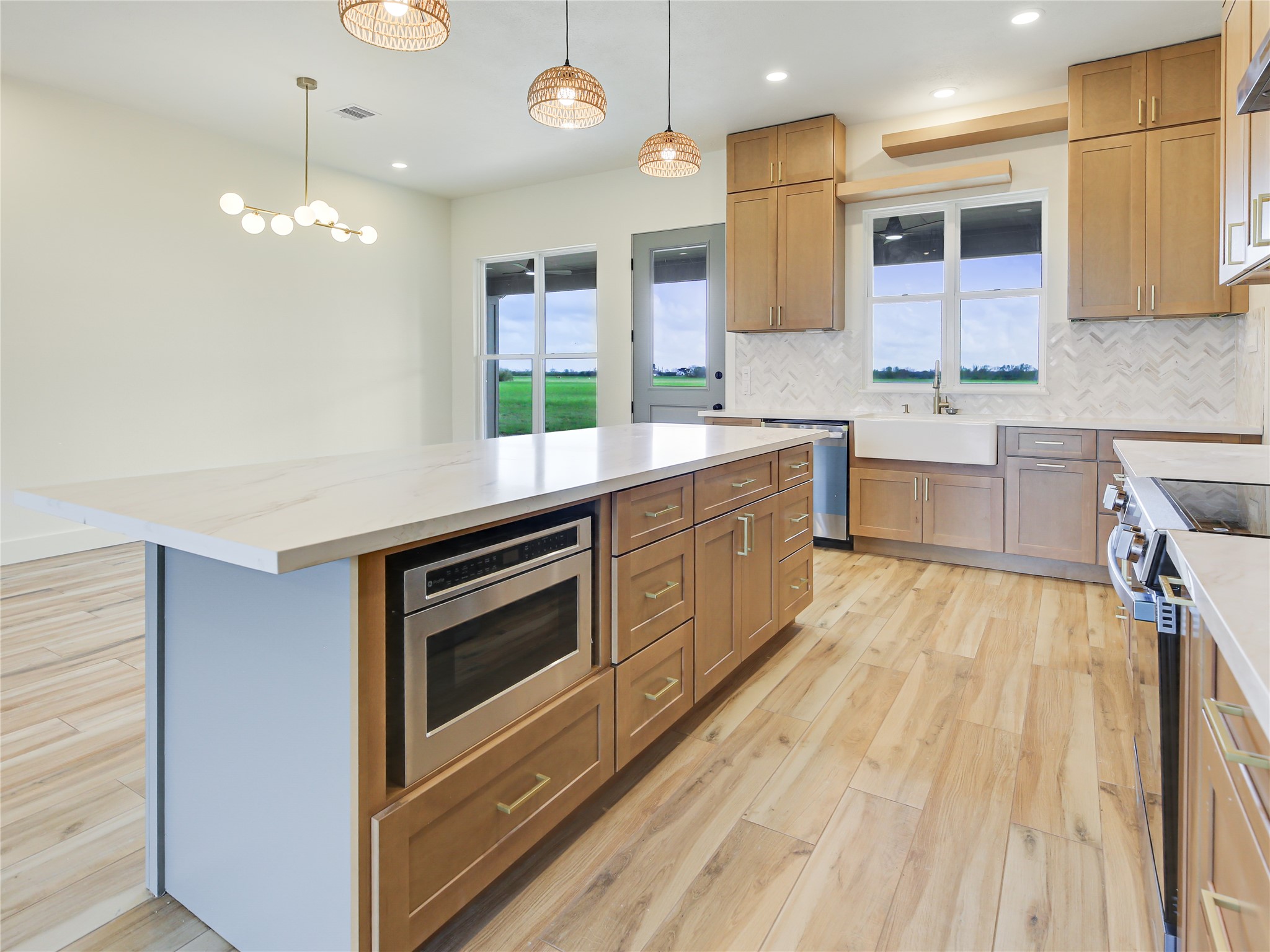 643 Chuckwagon Trail Angleton, TX 77515 - Photo 17 of 37