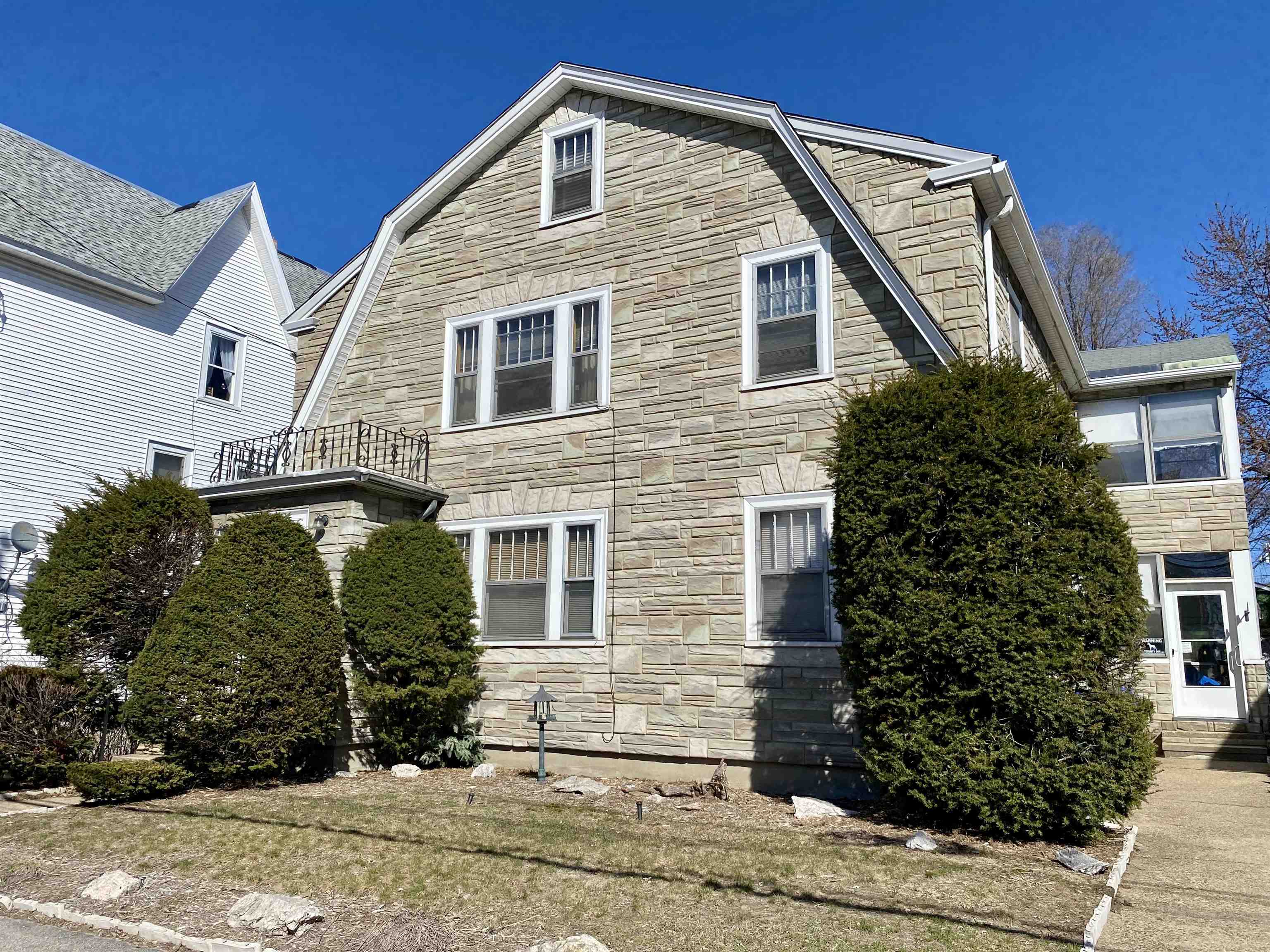 175 Beech Street Manchester, NH 03103 - Photo 2 of 31