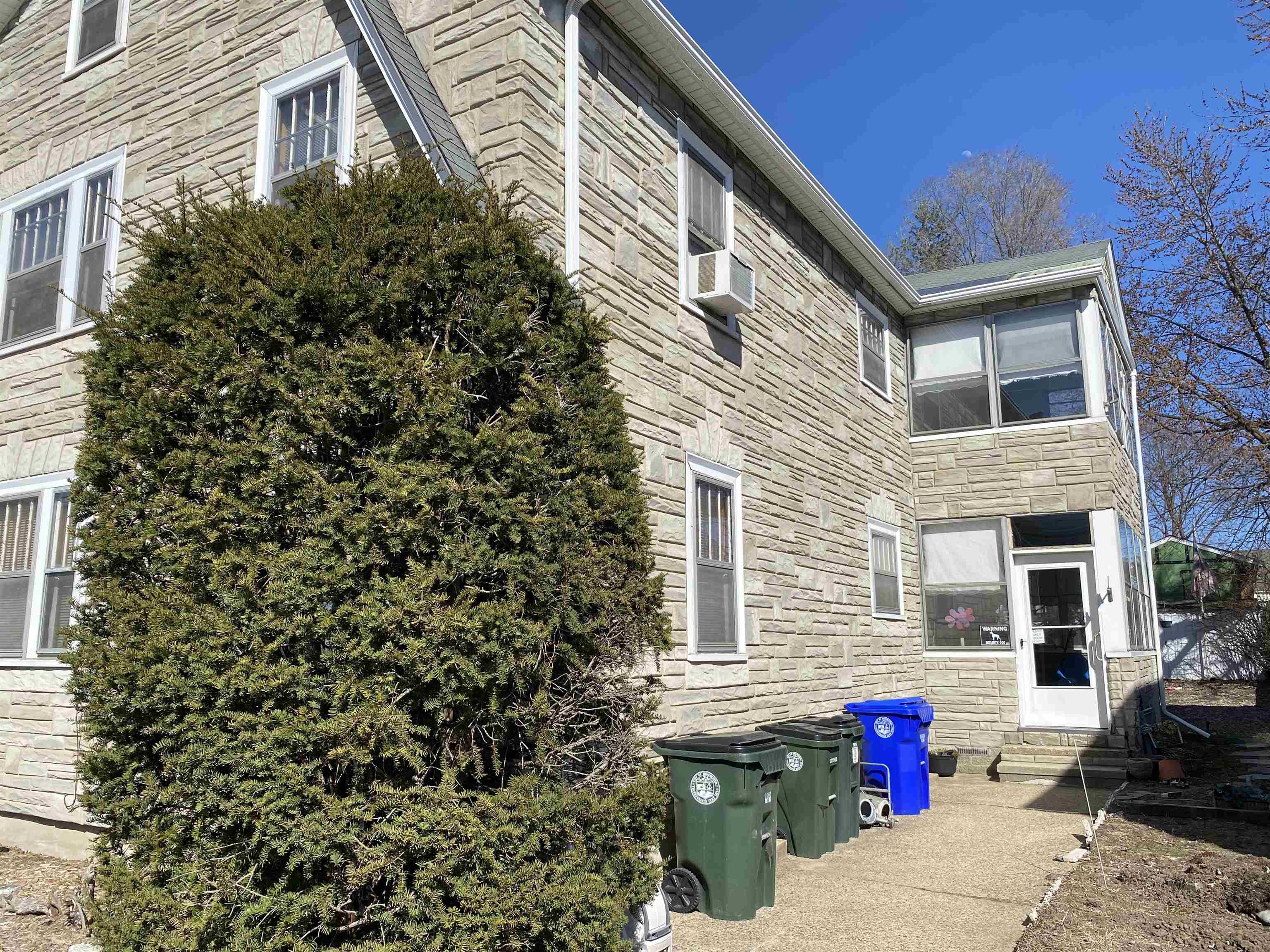 175 Beech Street Manchester, NH 03103 - Photo 3 of 31