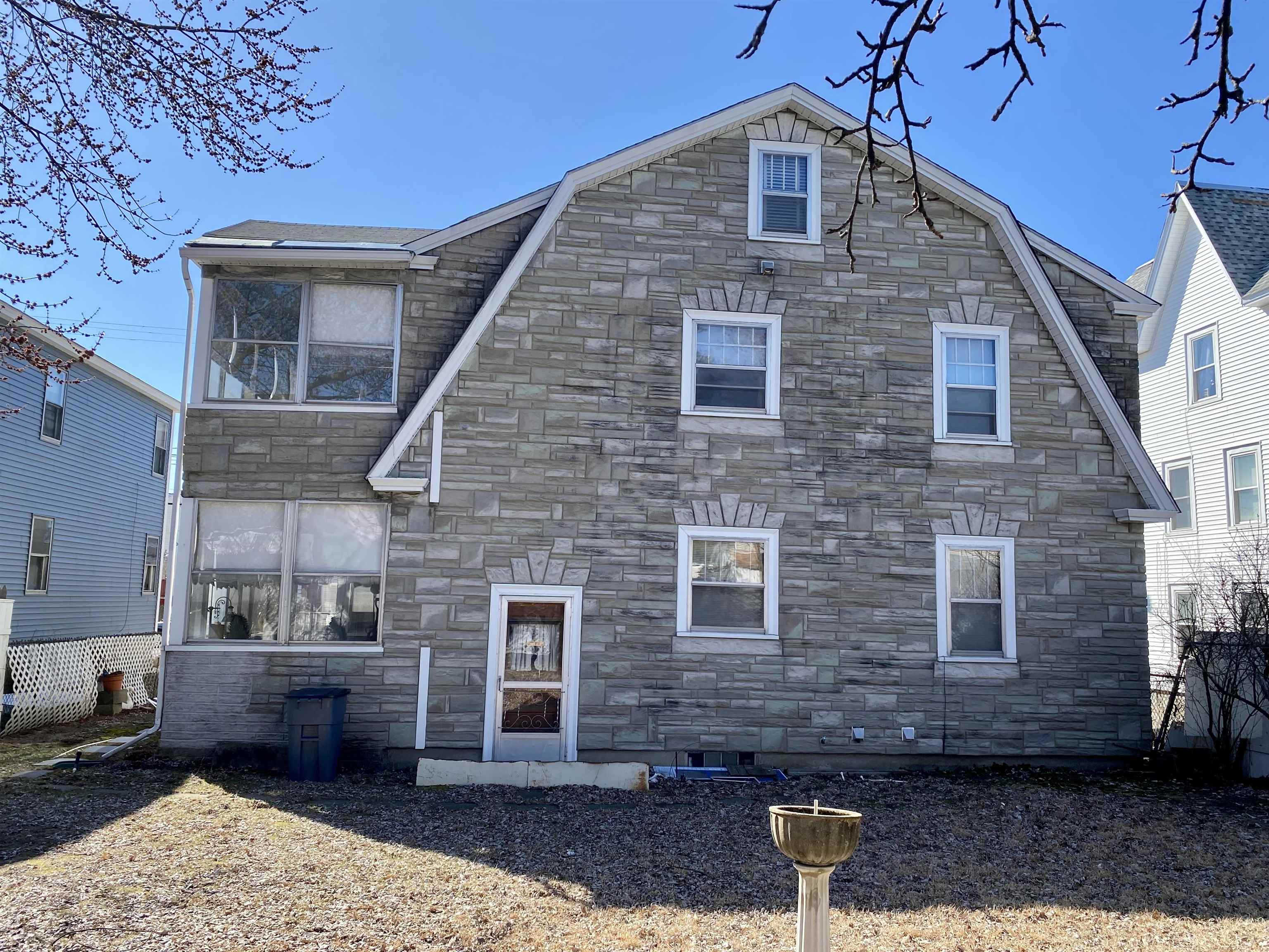 175 Beech Street Manchester, NH 03103 - Photo 4 of 31