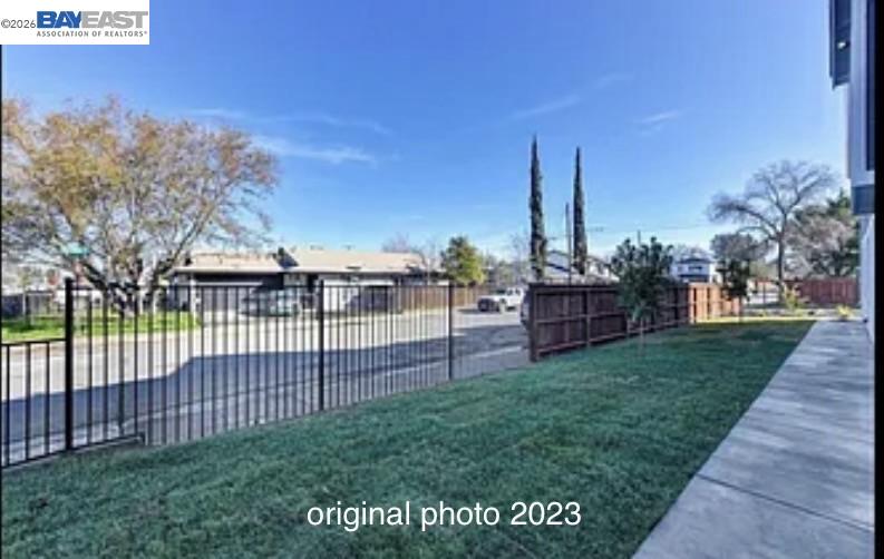 3334 Rio Linda Boulevard Sacramento, CA 95838 - Photo 13 of 31 a view of a backyard with wooden fence