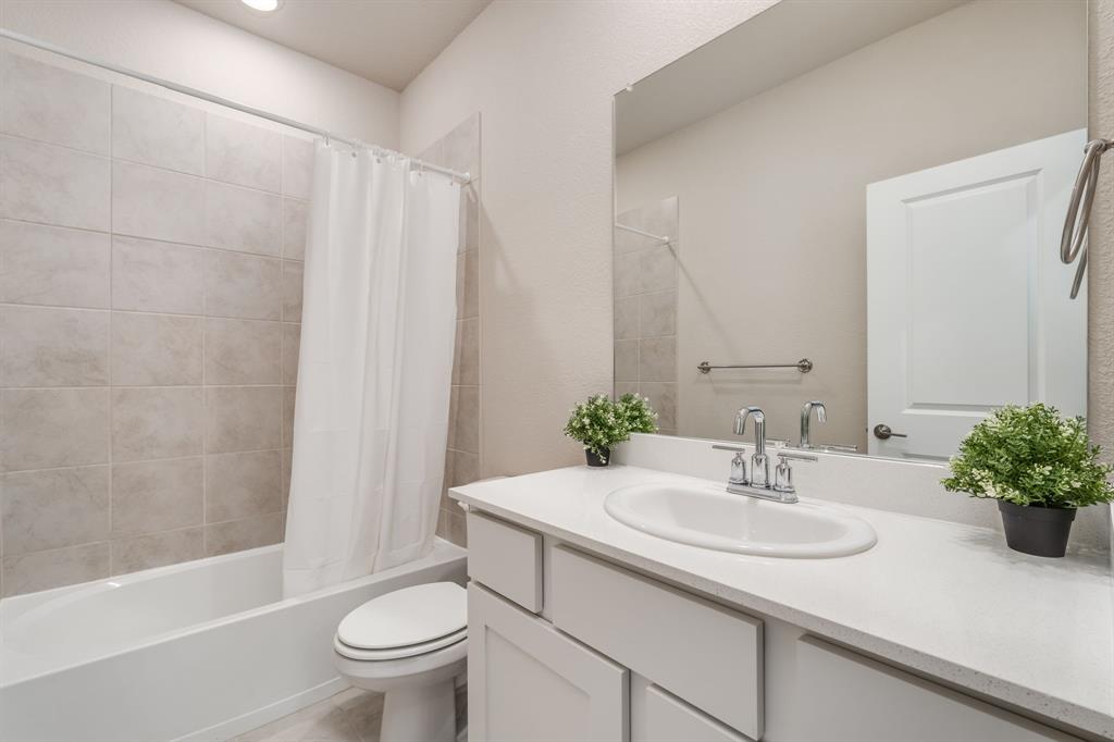 801 Cassandra Court Euless, TX 76040 - Photo 23 of 36 a bathroom with a sink toilet and a bathtub