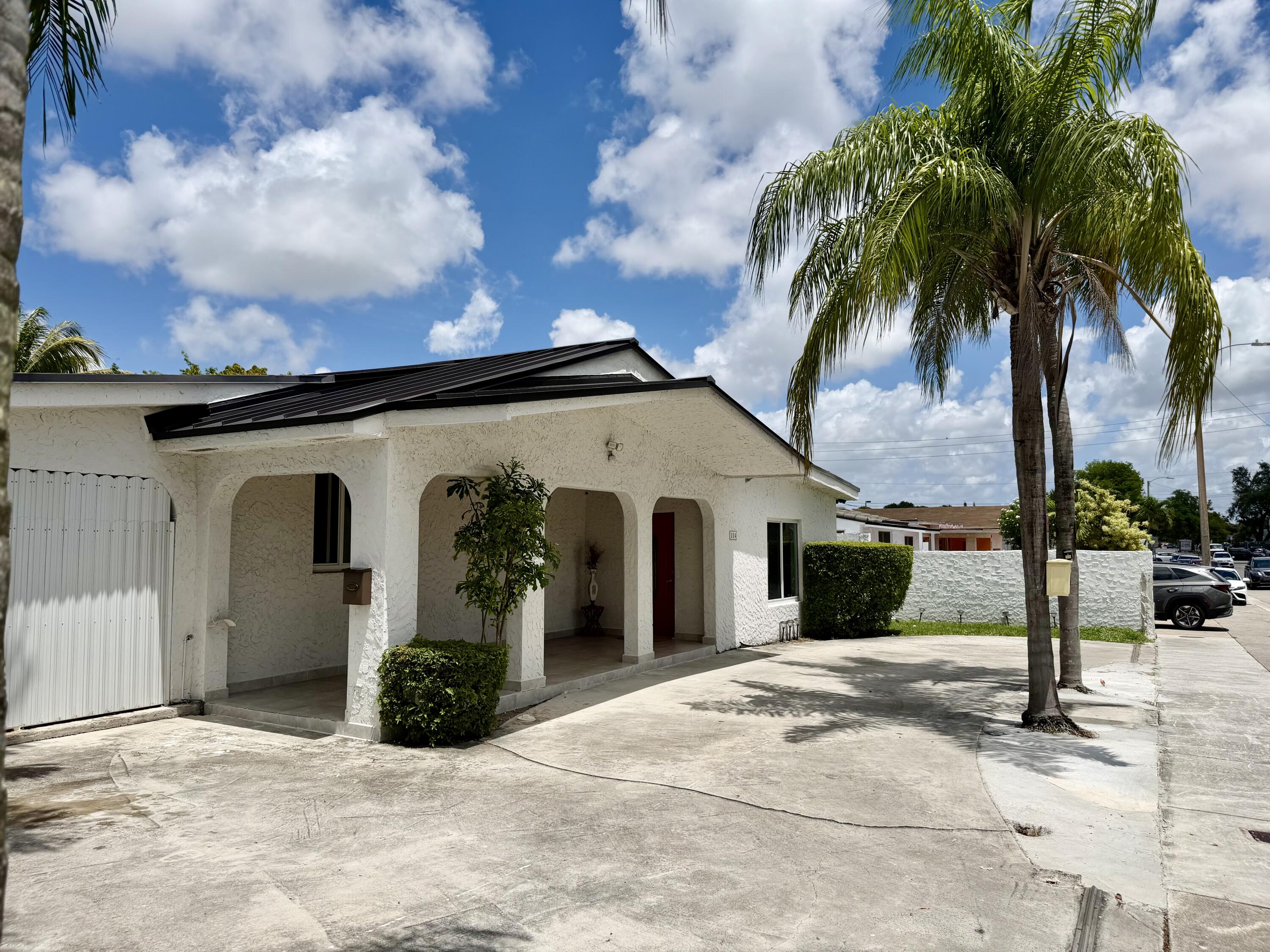 114 Southwest 57th Court Miami, FL 33144 - Photo 2 of 34 IMG_6574