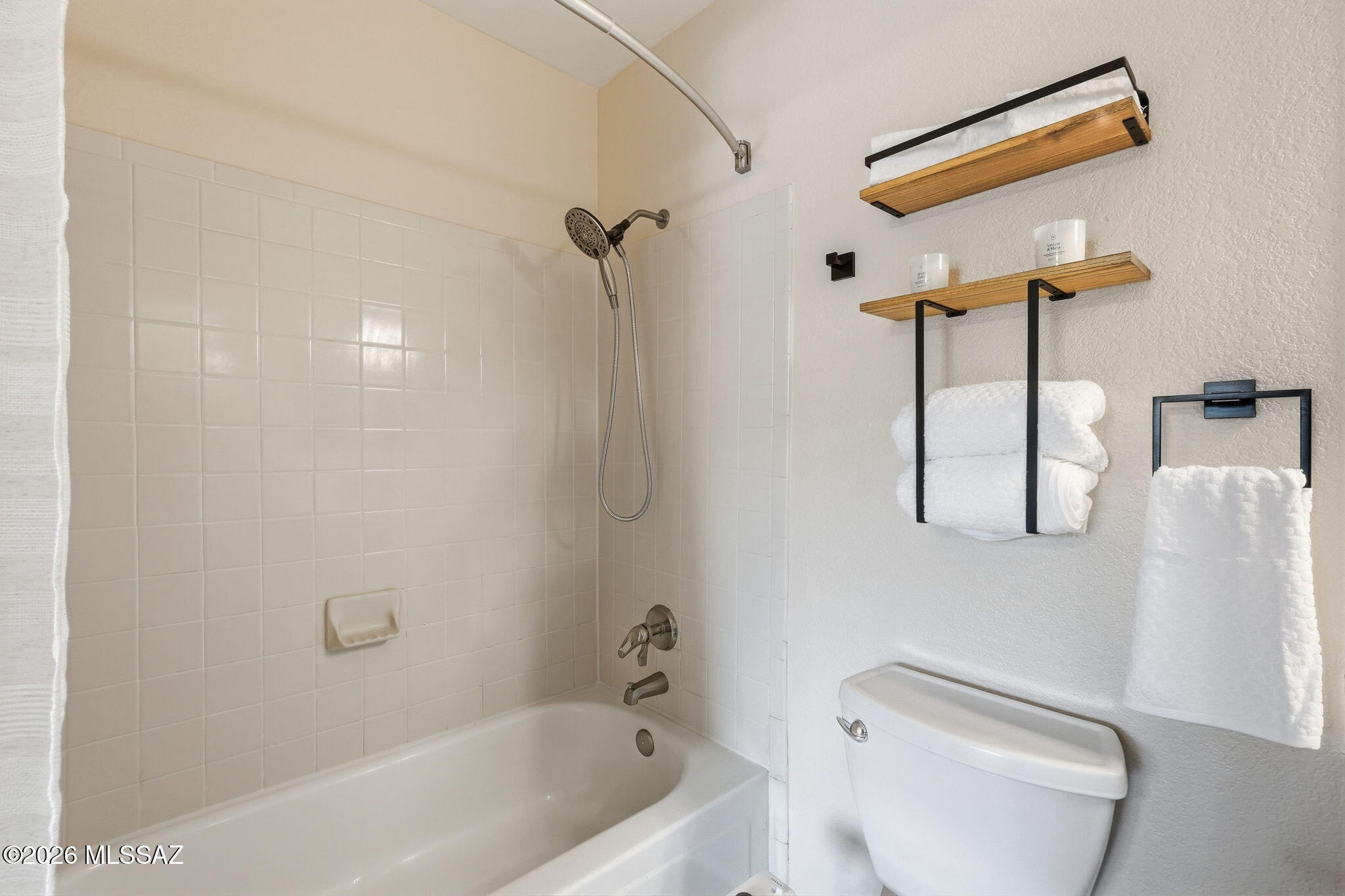 8263 North Oracle Road, Unit 137 Tucson, AZ 85704 - Photo 22 of 36 Hall Bath 3