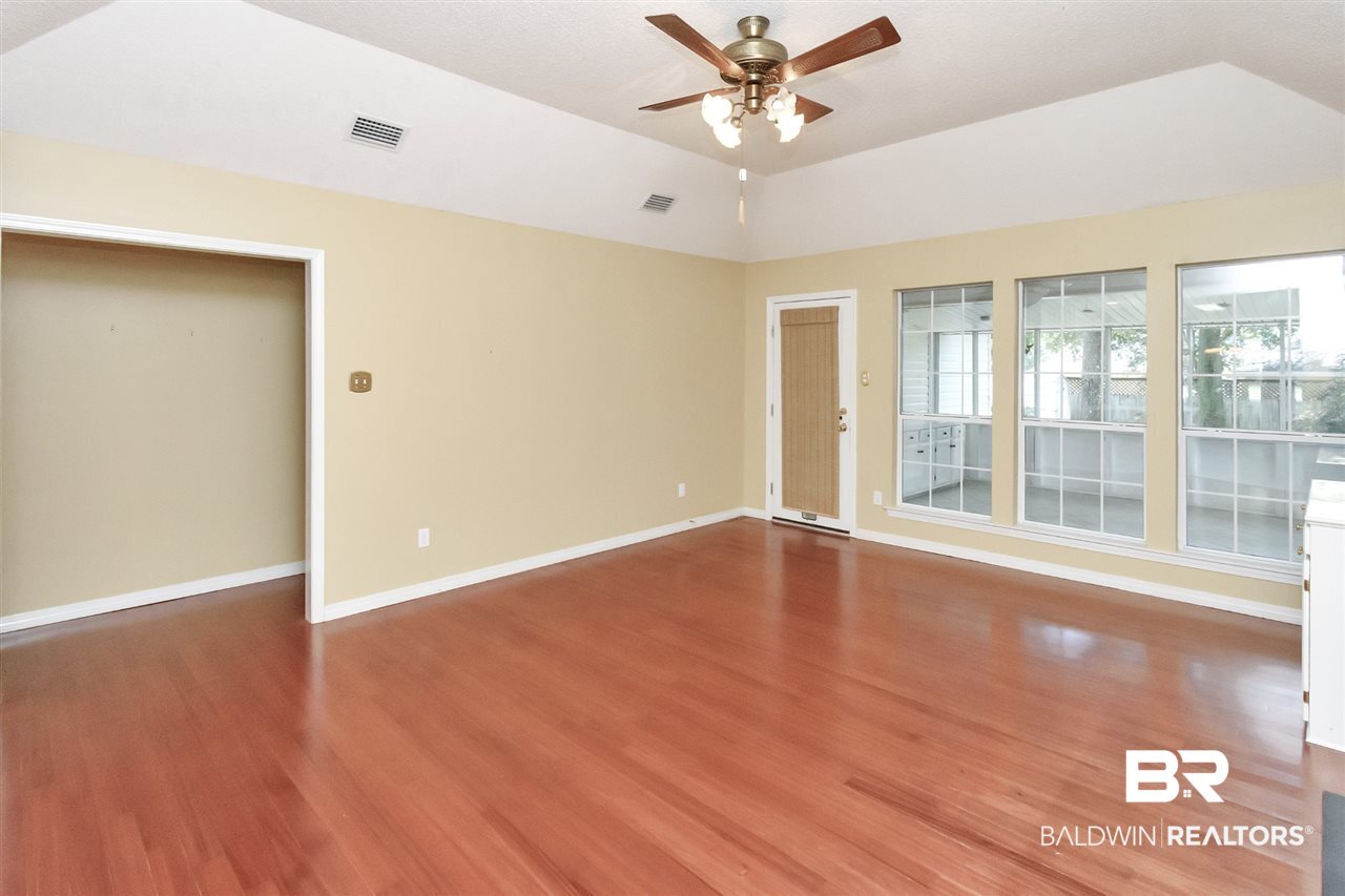 1067 Wesley Avenue Mobile, AL 36609 - Photo 10 of 30 Family Room
