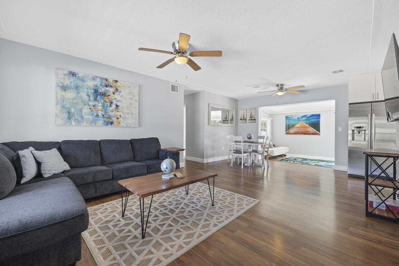 325 Ponte Vedra Road Palm Springs, FL 33461 - Photo 3 of 28 RWS_9897