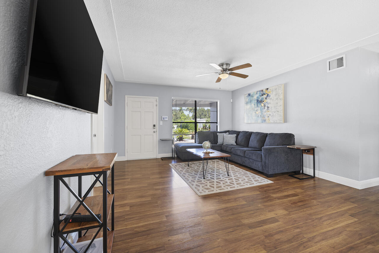 325 Ponte Vedra Road Palm Springs, FL 33461 - Photo 4 of 28 RWS_9905