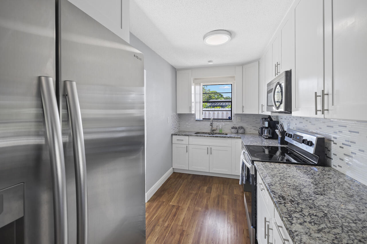 325 Ponte Vedra Road Palm Springs, FL 33461 - Photo 6 of 28 RWS_9912