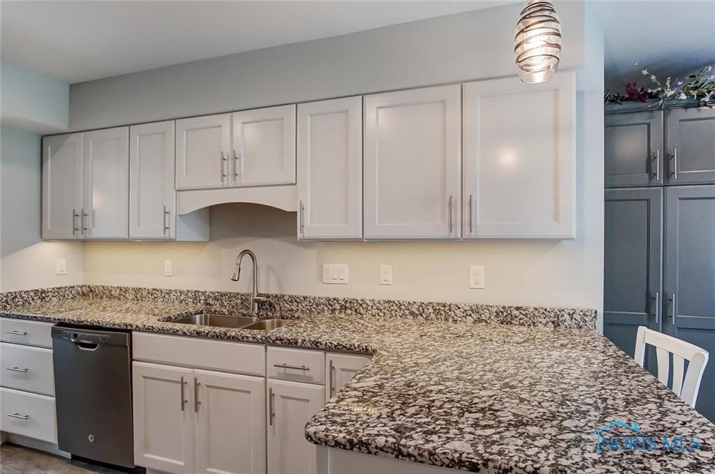 1457 South Coy Road Oregon, OH 43616 - Photo 12 of 35 Gallery Image 12