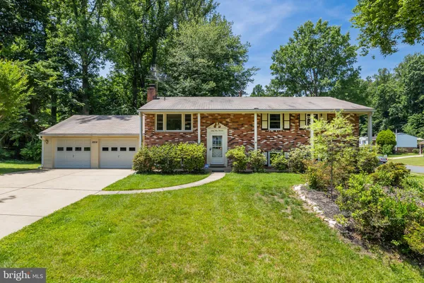 $899,900 | 6914 Hadlow Drive, Springfield, VA 22152