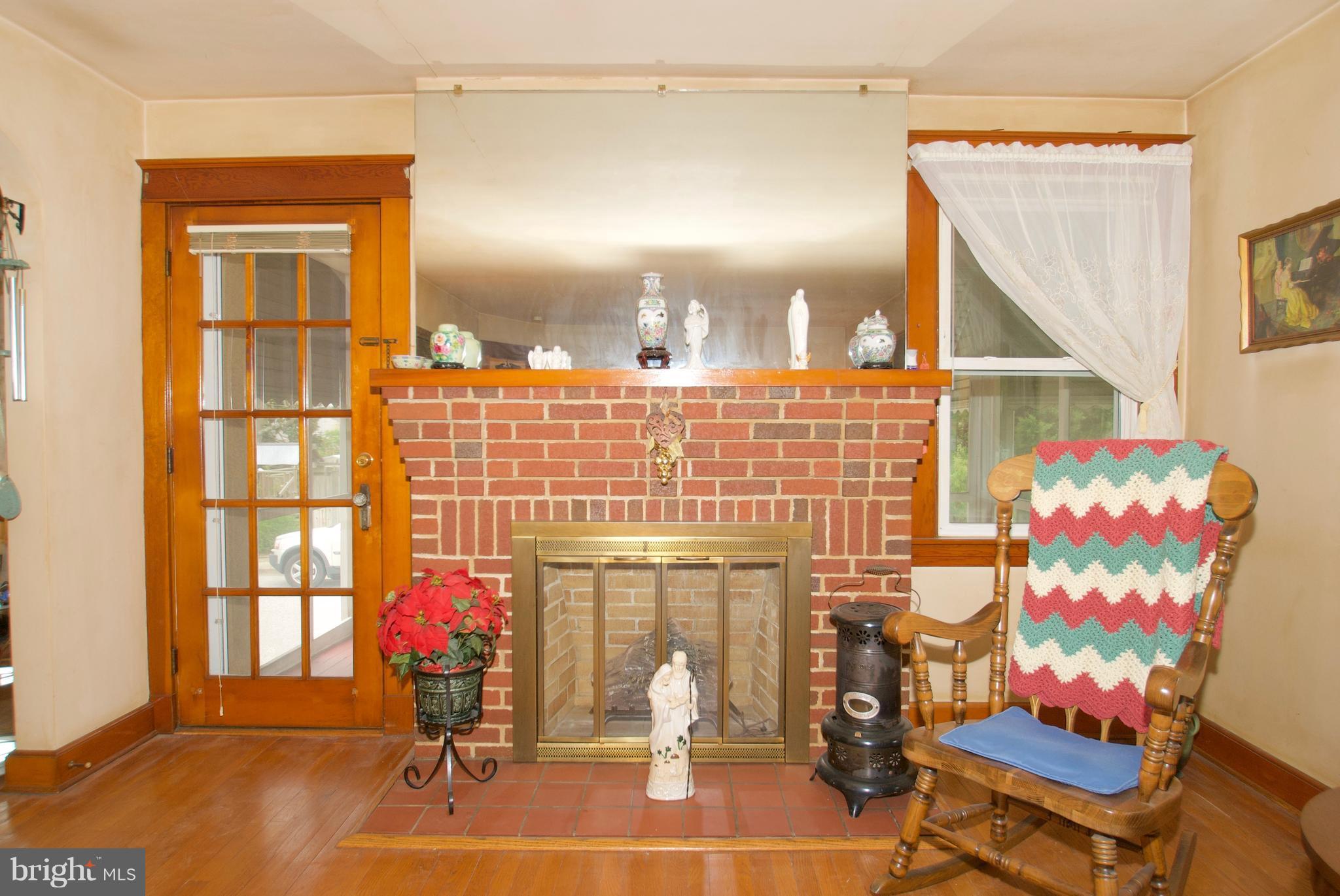 1211 Bay Ridge Avenue Annapolis, MD 21403 - Photo 11 of 30 Warming Brick Hearth Electric Fireplace