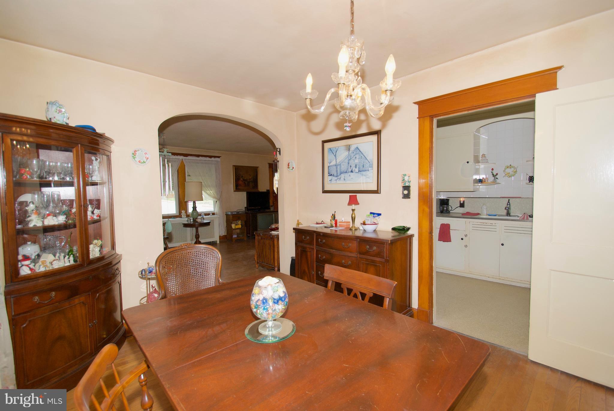 1211 Bay Ridge Avenue Annapolis, MD 21403 - Photo 12 of 30 Respectfully Maintained Detailing/ Arched Doorways