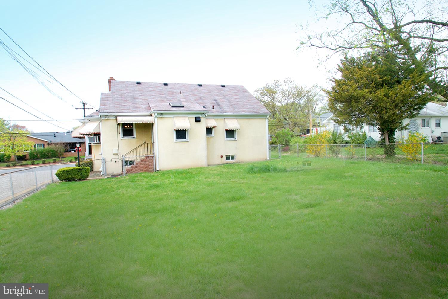1211 Bay Ridge Avenue Annapolis, MD 21403 - Photo 22 of 30 Sizable Fenced Rear Yard